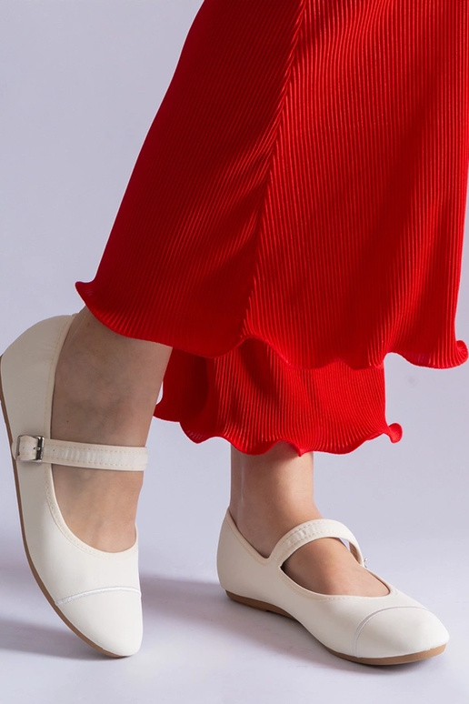 Ballerines blanches avec finition...