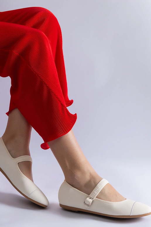 Hvide balletflader med en mat finish...