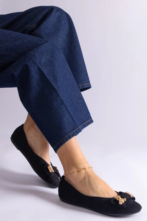Ballerines noires ornées d'un noeud...