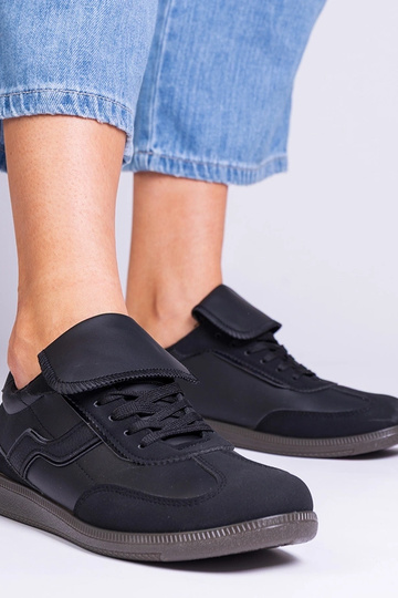Schwarze flache Damen-Sneaker mit Schnürsenkeln Edelmira 2