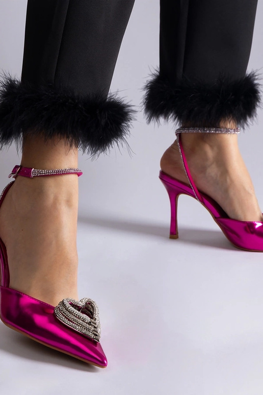 Escarpins roses à bout ouvert ornés... Escarpins roses à bout ouvert ornés...