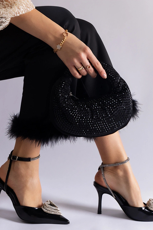 Escarpins noirs à talon ouvert ornés... Escarpins noirs à talon ouvert ornés...