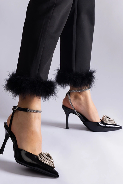 Escarpins noirs à talon ouvert ornés... Escarpins noirs à talon ouvert ornés...