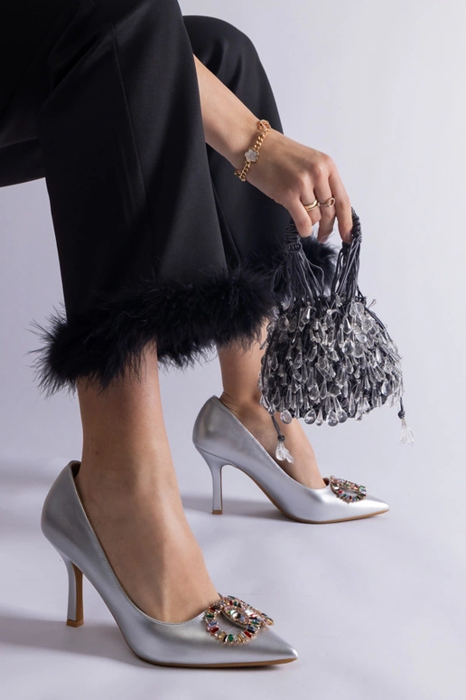 Silberne Absätze mit bunten Zirkonen... Silberne Absätze mit bunten Zirkonen...