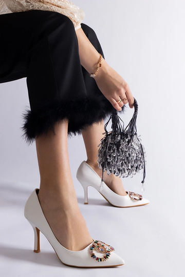 Escarpins blancs décorés de...