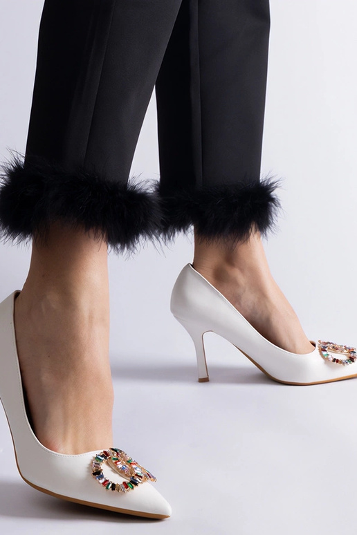 Weiße High Heels verziert mit bunten... Weiße High Heels verziert mit bunten...