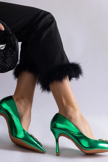 Grüne Stilettos aus Lackleder verziert mit Almana-Zirkonen