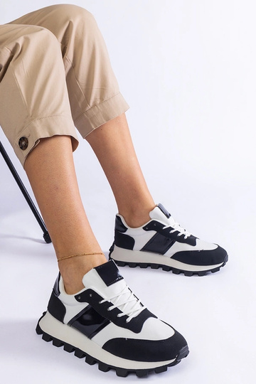 Schwarze Sneaker mit...