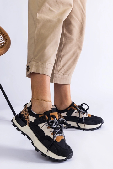 Baskets noires décorées... 2