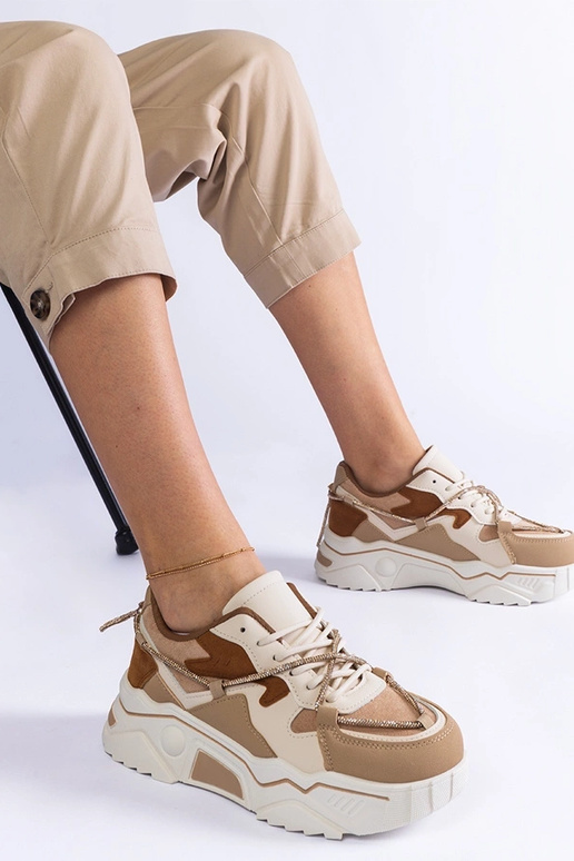 Brune sneakers dekoreret med Valdez...