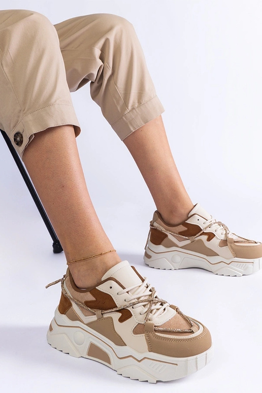 Brune sneakers dekoreret med Valdez...