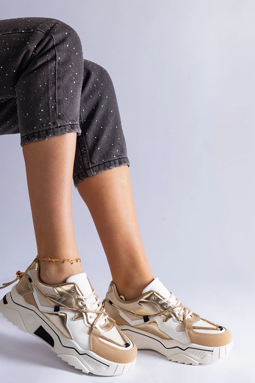 Beige sneakers dekoreret med Valdez...