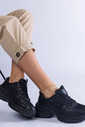 Schwarze Sneaker mit...