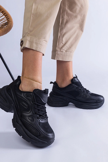 Baskets noires avec une... 2