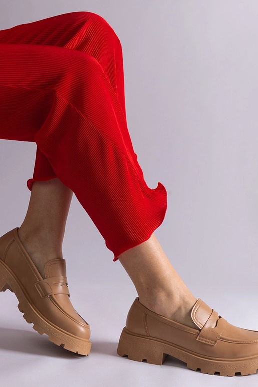 Mocassins femme beige foncé en cuir... Mocassins femme beige foncé en cuir...