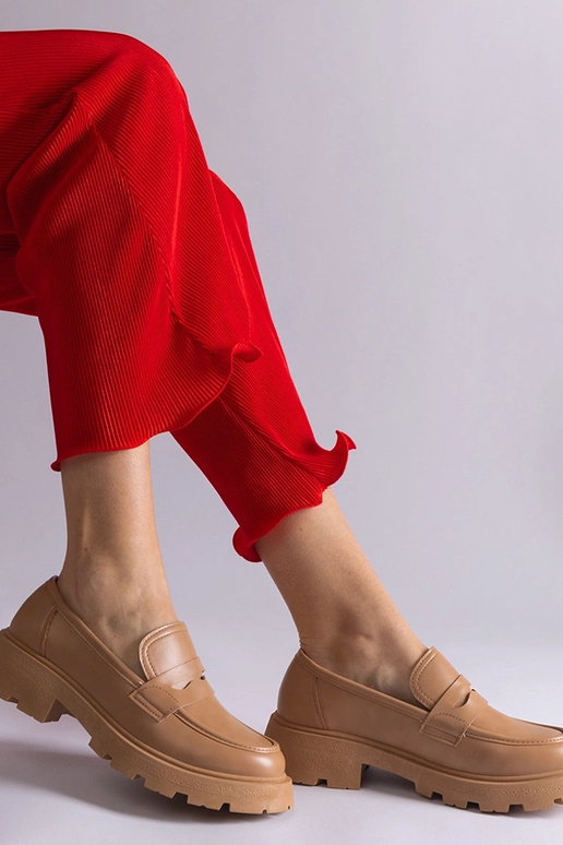 Dunkelbeige Damen-Mokassins aus... Dunkelbeige Damen-Mokassins aus...