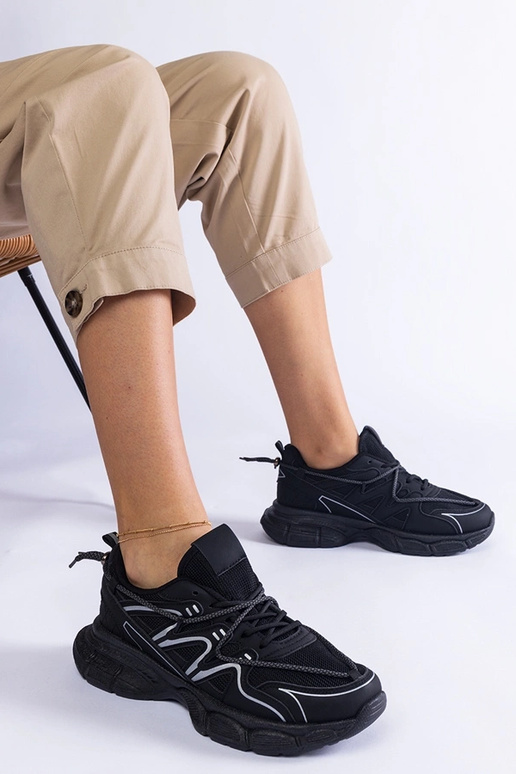 Sorte damesneakers med massiv...