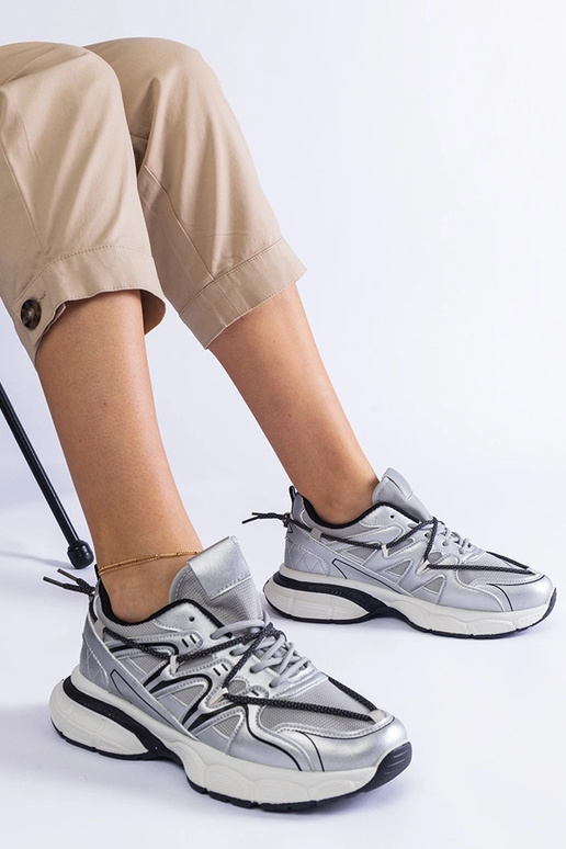 Sølv damesneakers med en massiv...