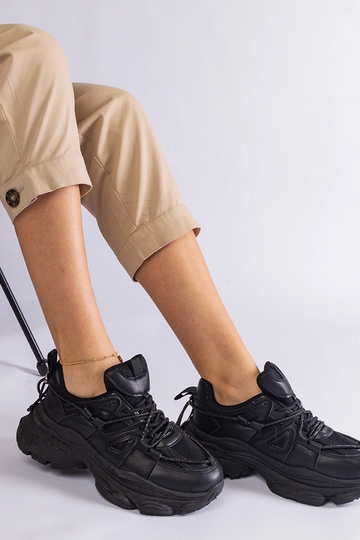 Baskets de sport noires... 2