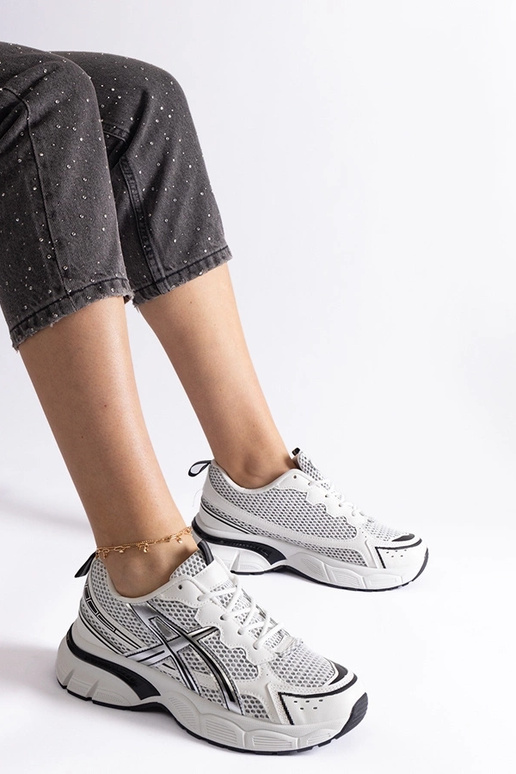Baskets de sport noires pour femmes... Baskets de sport noires pour femmes...