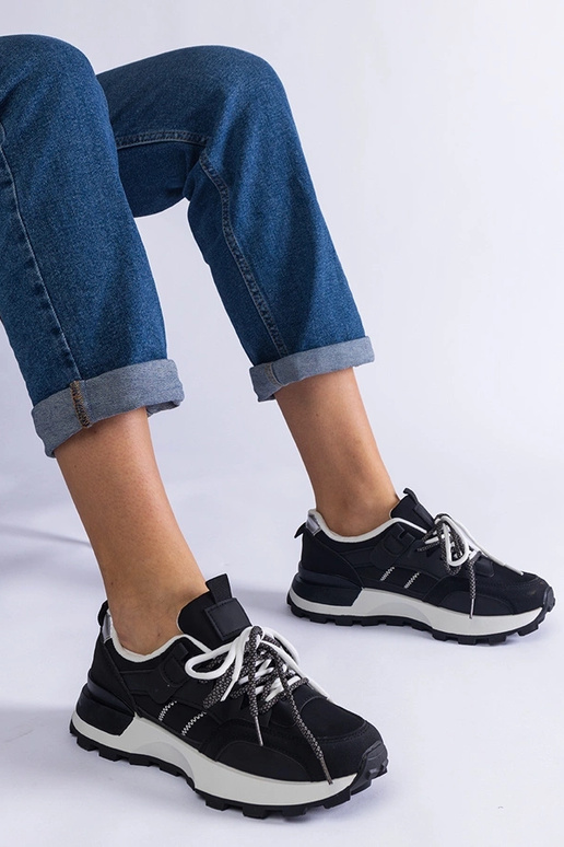 Baskets de sport noires pour femmes... Baskets de sport noires pour femmes...