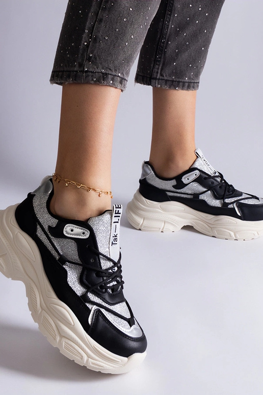 Schwarze Sneakers mit...