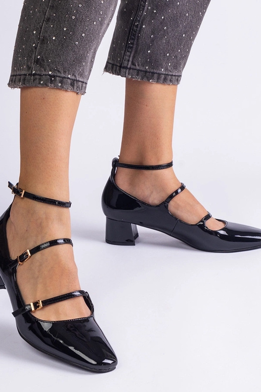 Schwarze Lackpumps mit Herman-Riemchen Schwarze Lackpumps mit Herman-Riemchen