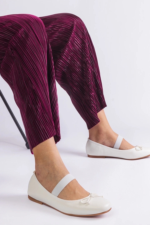 Ballerines blanches avec élastique et...