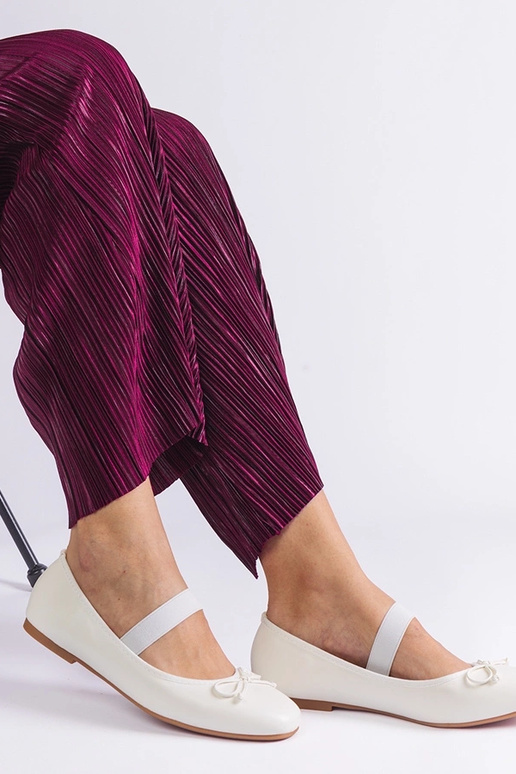 Hvide balletlejligheder med elastik...