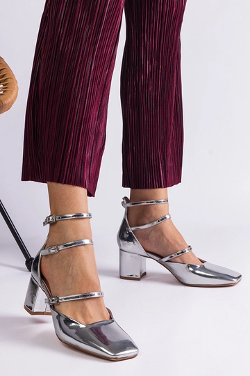 Sølv patent pumper med...