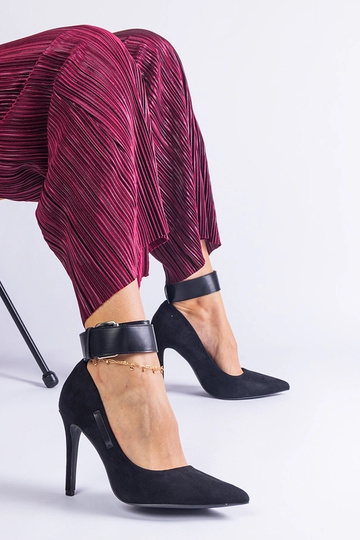 Schwarze High Heel Pumps...