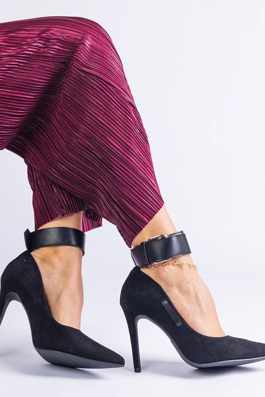 Schwarze High Heel Pumps aus... Schwarze High Heel Pumps aus...