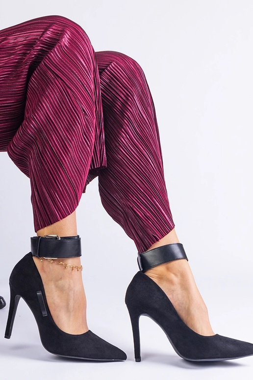 Escarpins noirs à talons hauts en...