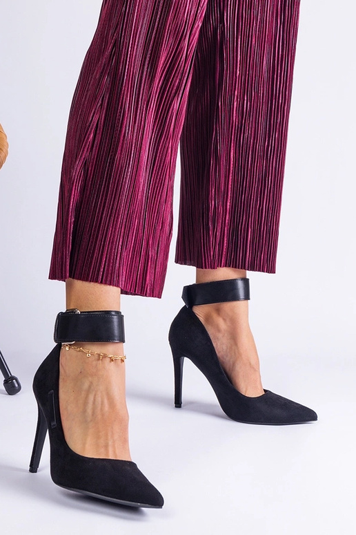 Schwarze High Heel Pumps aus... Schwarze High Heel Pumps aus...