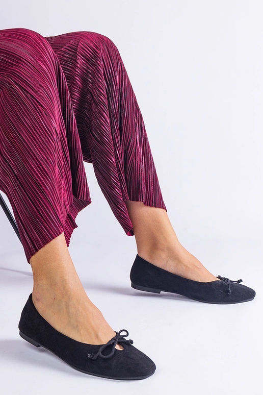 Ballerines noires avec nœud décoratif...