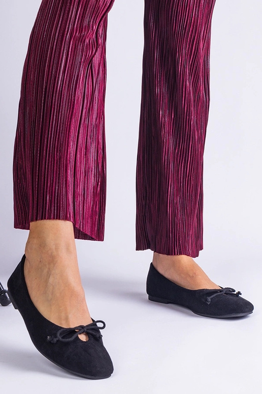 Schwarze Ballerinas mit dekorativer...