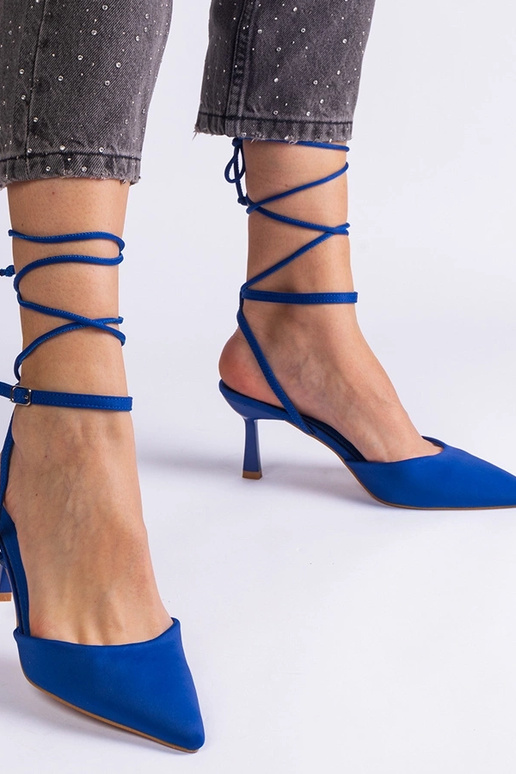 Blaue offene Stilettos um den Knöchel... Blaue offene Stilettos um den Knöchel...