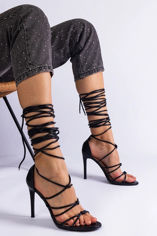 Sandales à lacets à talons hauts... Sandales à lacets à talons hauts...