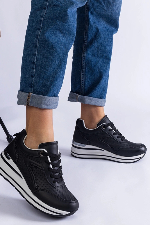 Sorte platformssneakers dekoreret med...