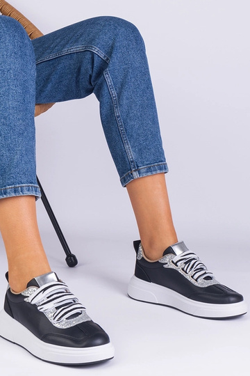 Sorte damesneakers dekoreret med glitter Kasabella 2