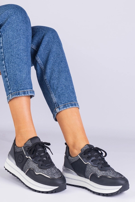 Sorte damesneakers dekoreret med...