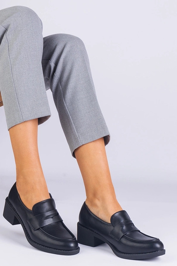 Chaussures à talons bas en...