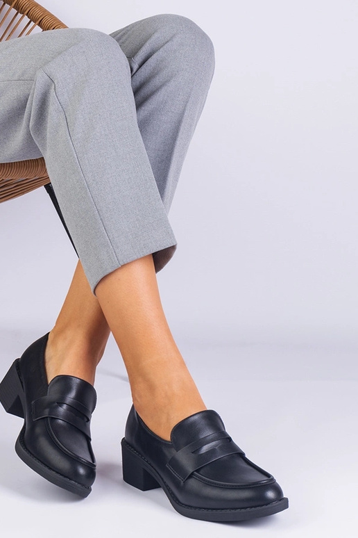 Sorte lavhælede øko-lædersko til... Sorte lavhælede øko-lædersko til...