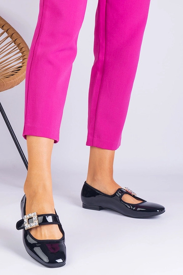 Schwarze Ballerinas aus Lackleder mit Furseda-Schnalle verziert 2