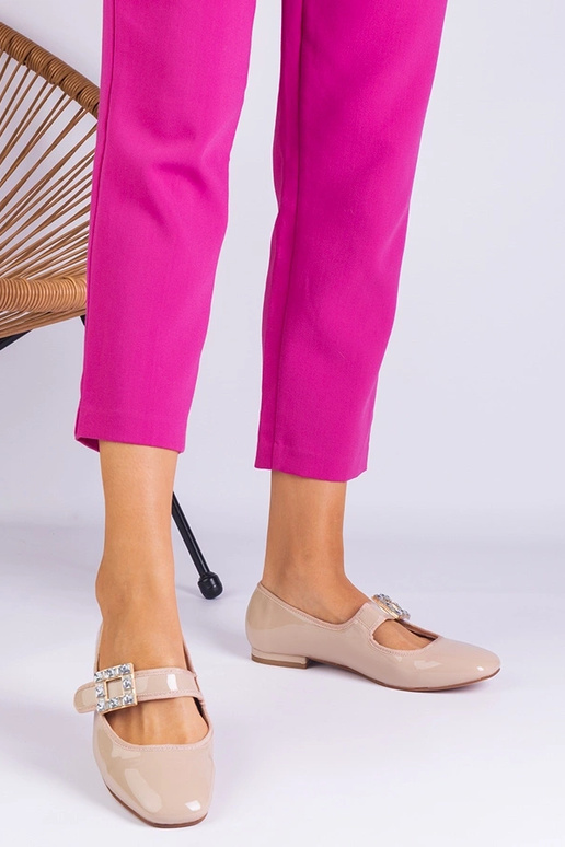 Beige lakleren ballerina's versierd...