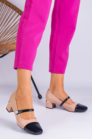 Beige patent tå pumps med... 2