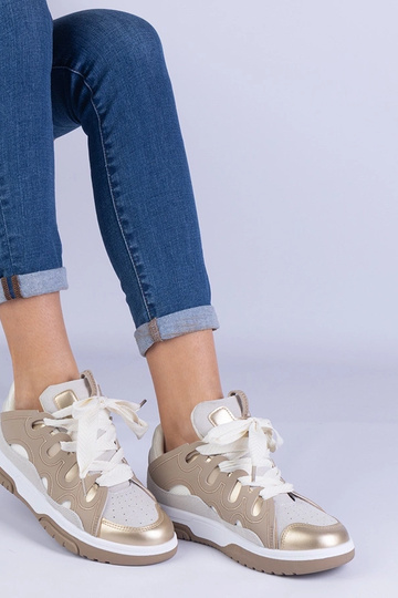 Beige damesneakers med dekorativ snøring Grejs