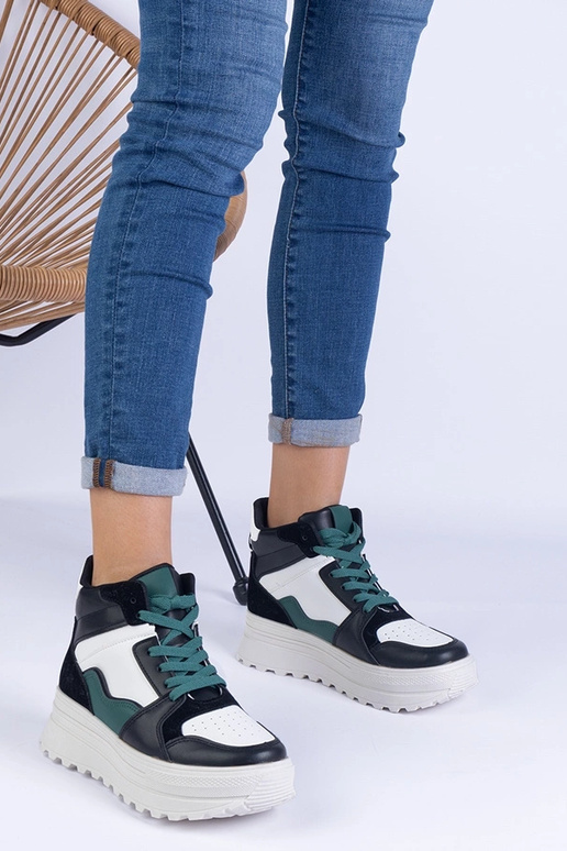 Baskets de sport noires et blanches... Baskets de sport noires et blanches...