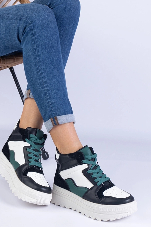 Baskets de sport noires et blanches... Baskets de sport noires et blanches...