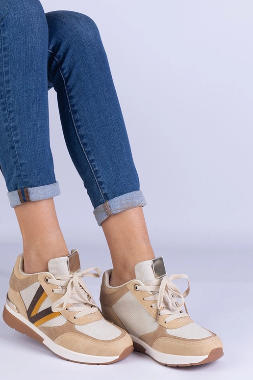 Braune Damen-Sneaker mit verstecktem... Braune Damen-Sneaker mit verstecktem...